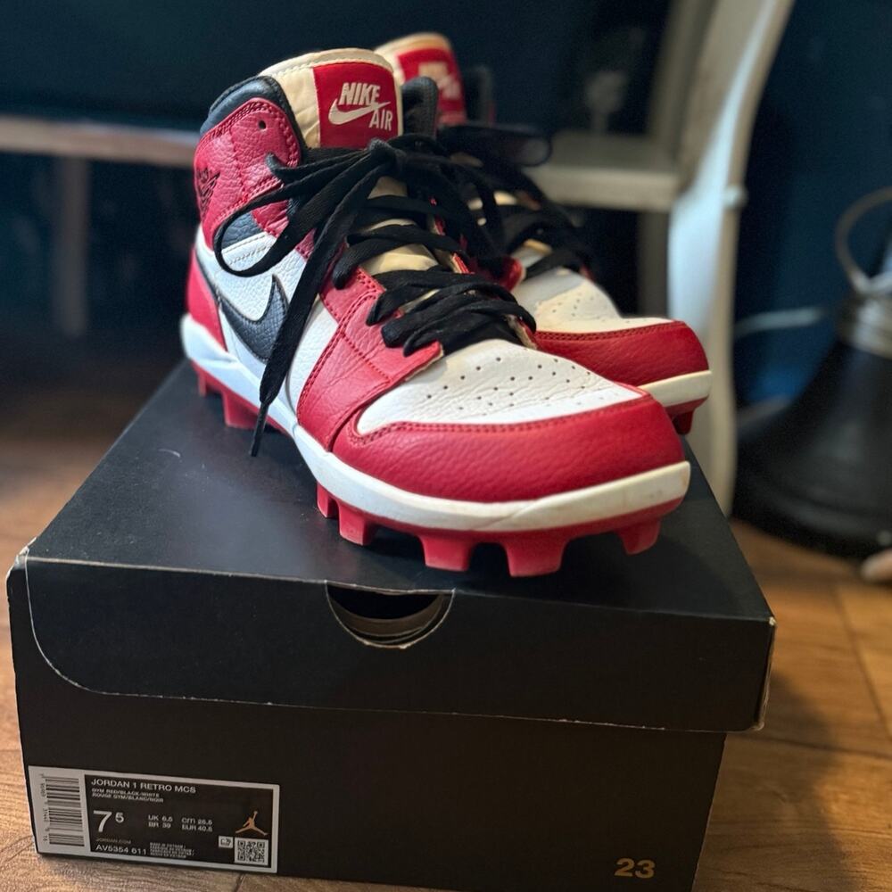 Nike Air Jordan 1 Retro MCS "Chicago" Men's 7.5 in Original Box